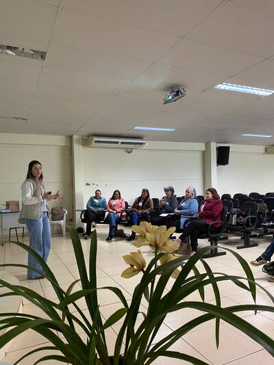 Curso de Cultivo de Orquídeas reúne cooperadas na Coprossel e promove capacitação prática